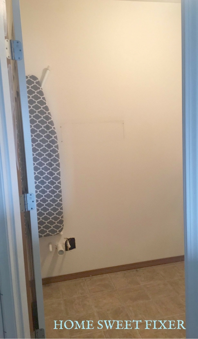 DIY Frmhouse Laundry Room Makeover-Empty Wall Before-HOME SWEET FIXER
